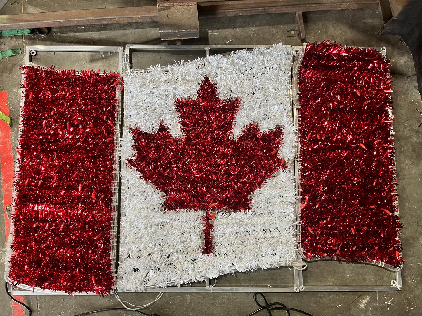 Canadian Flag with Garland (1703-N)