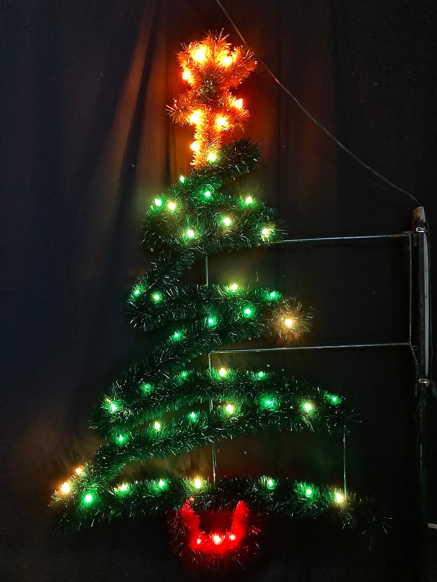 2D Steel Frame Christmas Tree Pole Mount