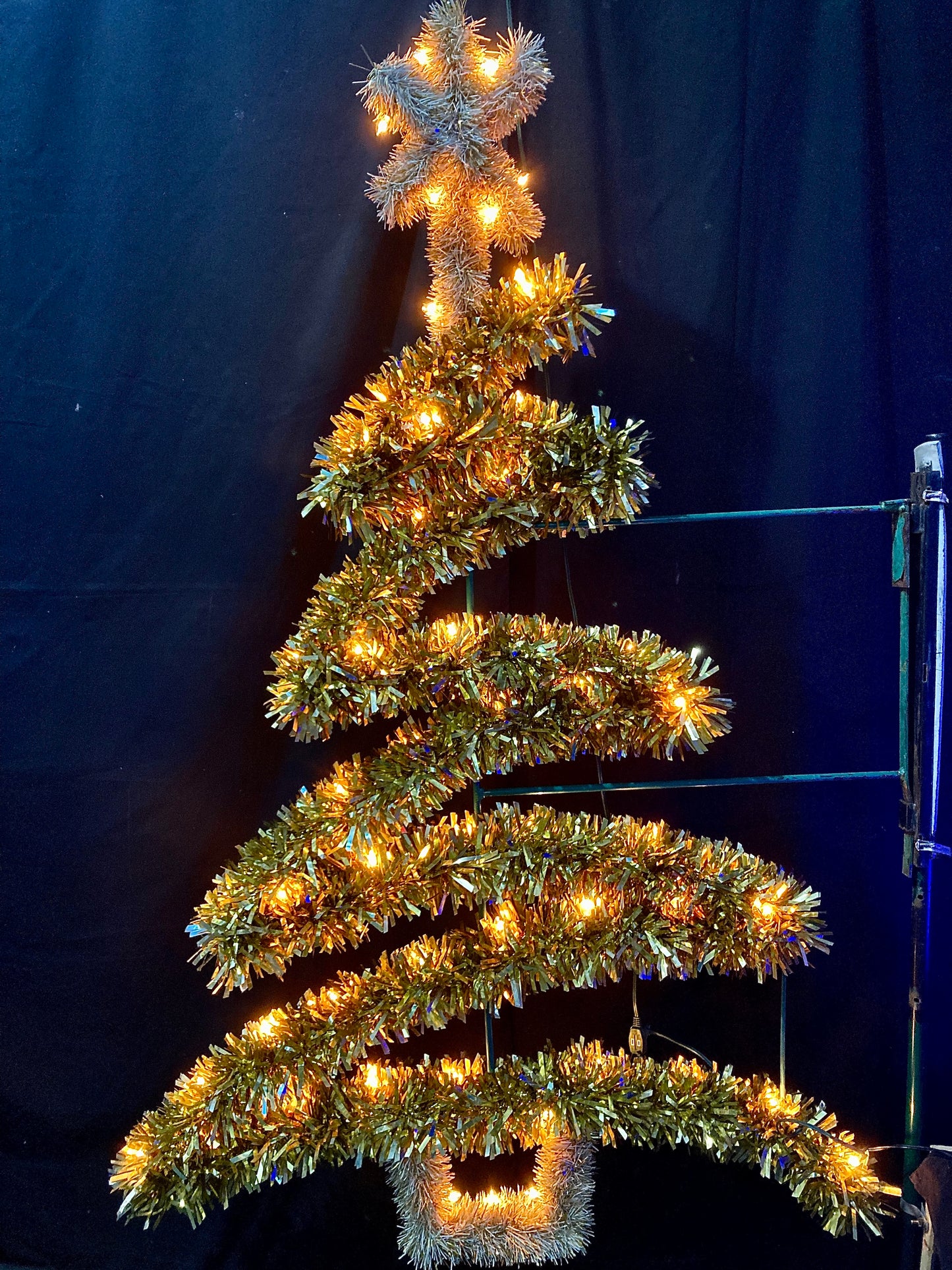 2D Steel Frame Christmas Tree Pole Mount