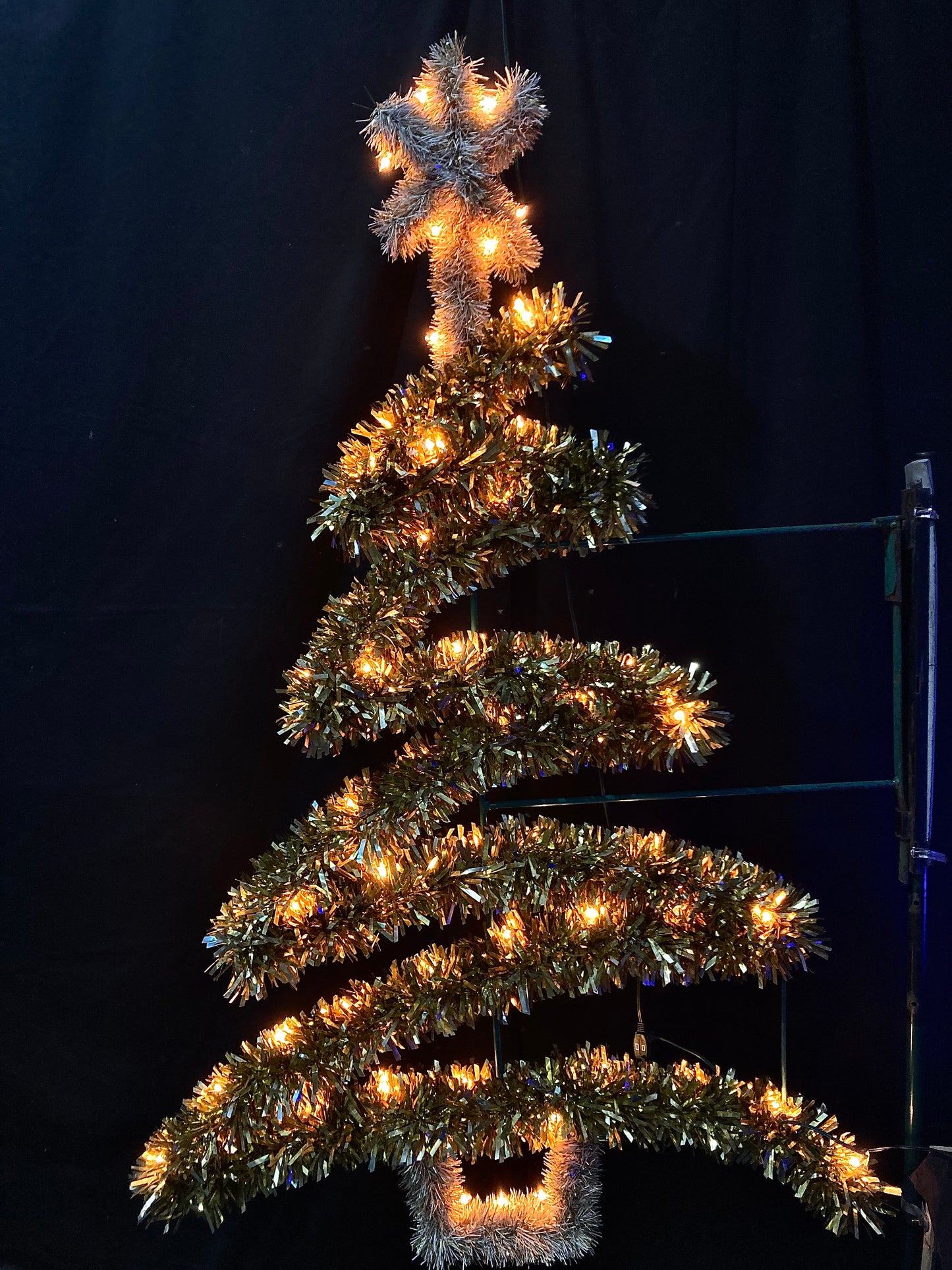 2D Steel Frame Christmas Tree Pole Mount