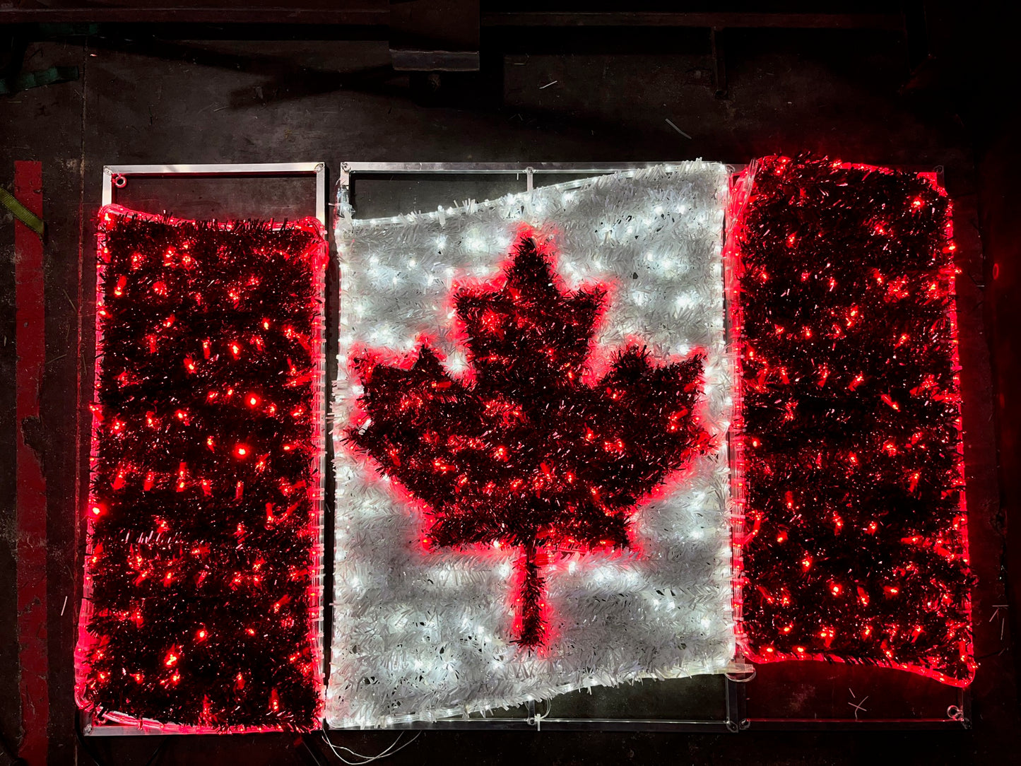 Canadian Flag with Garland (1703-N)